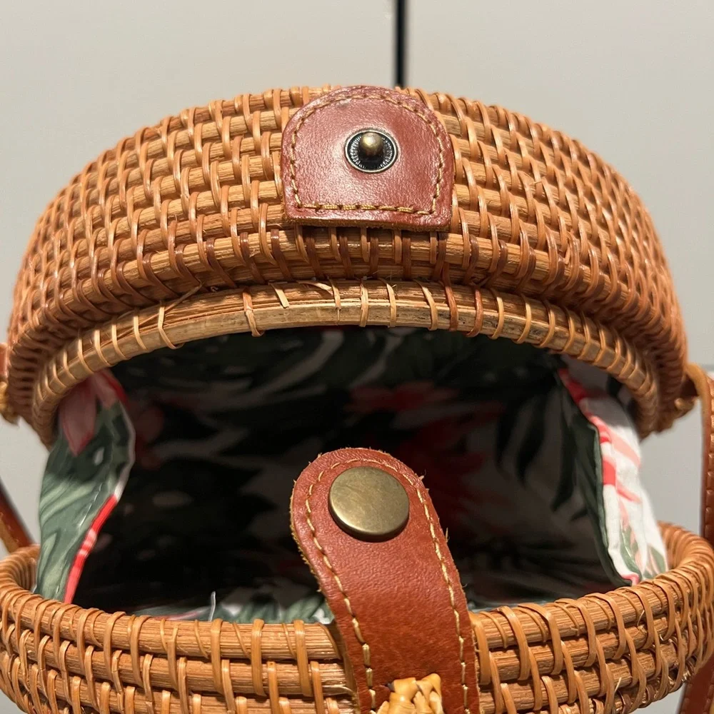 Boho Round Rattan Crossbody Bag – Summer Festival & Beach Vibes - Picture 3 of 4